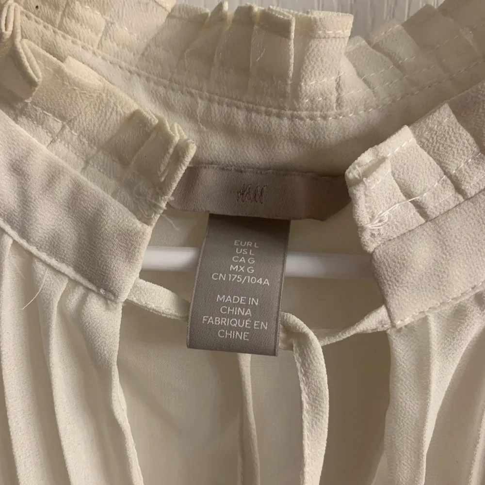 H&M blouse - Picture 2 of 4